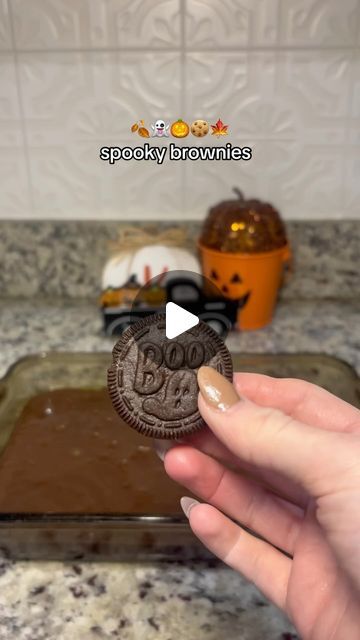 kinsey🤍 on Instagram: "spooky brownies 🍂👻🎃🍪🍁 

#baking #recipe #happyhalloween #halloween #fall #fallvibes #halloweenrecipes #halloweenparty #halloweenpartyideas #party #spooky #spookyseason #spookyscaryskeletons #kidfriendly  #kidfriendlyrecipes #brownies #oreos #brookie" Halloween Brookies, Spooky Brownies, Halloween Brownies, Baking Recipe, Spooky Scary, Dee Dee, Halloween Recipes, Halloween Fall, Kid Friendly Meals