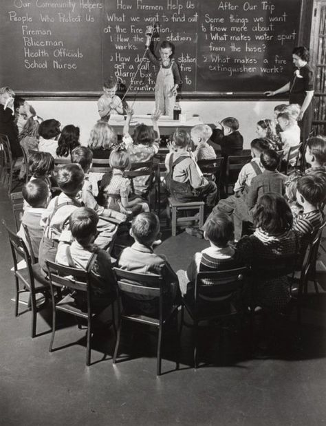 . Country School, Model School, Old School House, Springfield Missouri, School Daze, Vintage School, School Photos, School Classroom, Long Time Ago