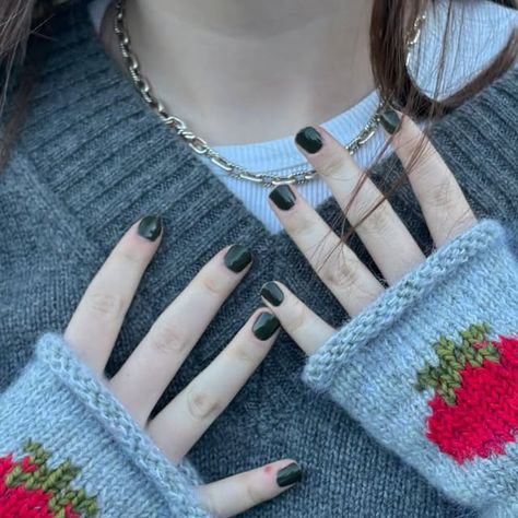 lucy 🪿 on Instagram: "my newest experiment: tomato mittens 🍅 i’m now obsessed with making these little fingerless gloves & they work up so quickly! 

yarn: drops karisma 100% wool + drops kid silk mohair" Mohair Crochet, Fingerless Gloves Knitted, Crochet Gloves, Crochet Inspo, Knitted Gloves, Fingerless Gloves, Gloves, Yarn, Silk