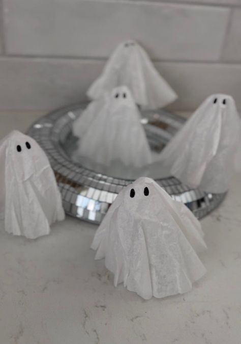 Coffee Filter Ghost Ghost Coffee Filter Craft, Coffee Filter Ghost Craft, Halloween Coffee Filter Crafts, Coffee Filter Ghosts, Coffee Filter Halloween Crafts, Halloween Ghost Garland, Coffee Filter Garland, Diy Halloween Ghosts, Ghost Garland