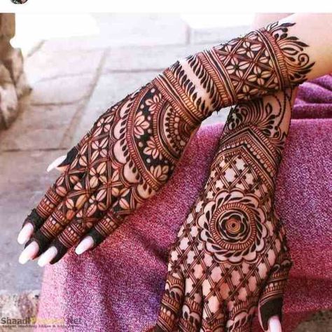 Sort out some very pretty henna designs for teej from here. #mehendi #henna #mehendidesigns #hennadesigns #teej #sinjara #teejmehendi #sinjaramehendi #indianbrides #hennaceremony #mehendiceremony #haldiceremony Hina Hands, Gothic Henna, Bride Tattoo, Mehandi Henna, Latest Arabic Mehndi Designs, Simple Arabic Mehndi Designs, Floral Henna Designs, Tattoo Makeup, Mehndi Designs 2018