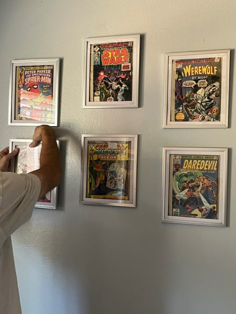 Comic Book Wall Decor, Comic Book Living Room Decor, Comic Book Decor Ideas, Comic Book Gallery Wall, Comic Book Frame Ideas, Comic Book Wall Art, Display Comic Books On Wall, Minimalist Nerdy Decor, Comic Books Display Ideas