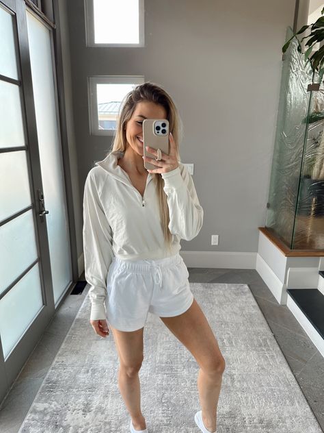 Lululemon Summer Outfit, Comfy Outfits Spring, Summer Outfits Comfy, Lululemon Shorts Outfit, Lululemon Summer, Outfits Lululemon, Athletic Shorts Outfit, Summer Outfit 2023, Late Summer Outfits