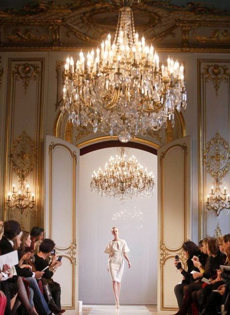 Elegant Lifestyle, Ritz Paris, Paris Mode, Beautiful Chandelier, Grand Entrance, Chandelier Lamp, Rococo, Crystal Chandelier, Chandelier Lighting