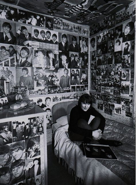 Beatles room! Unknown girl, 1965.that is.exactly what my room looked like! 1960s Teenagers, Beatles Room, Beatles Aesthetic, South African Railways, College Ideas, Aesthetic Places, Circle Game, Real Music, Beatles Fans