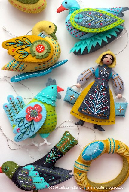 mmmcrafts: tips and tools for making my heirloom ornaments Wool Ornaments, Heirloom Ornaments, Felt Christmas Decorations, Christmas Felt, Felt Embroidery, Twelve Days Of Christmas, Felt Birds, Felt Ideas, Felt Decorations