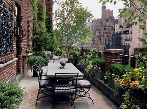 #balcony #garden #city Rustic Balcony, Apartment Balcony Garden, Garden Apartment, Backyard Garden Landscape, Small Backyard Gardens, Apartment Terrace, Garden Balcony, Casa Container, Apartment Balcony