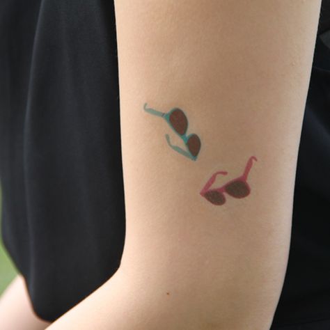 Sunglasses Tattoo, Reading Tattoo, Ems Tattoos, Behind Ear Tattoos, Food Tattoos, Tat Ideas, Tattoo Idea, Minimalist Tattoo, Tiny Tattoos