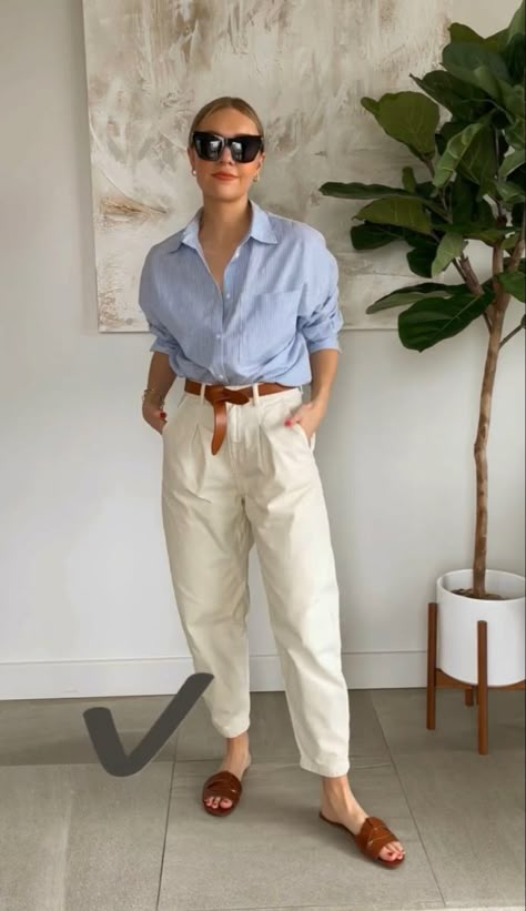 Chinos Women Outfit, Chic Clothing Style, Hygge Style, Outfits Con Jeans, Warm Weather Outfits, Casual Chic Outfit, Casual Work Outfits, Looks Chic