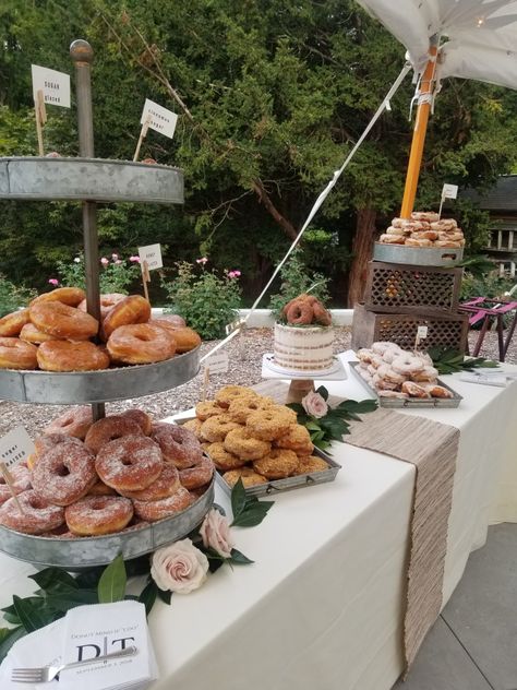 Donut Holes At Wedding, Donut Station Wedding, Donut Station, Donut Table, Breakfast Brunch Party, Donut Wedding, Traditional Desserts, Food Set Up, Beauty And Beast Wedding