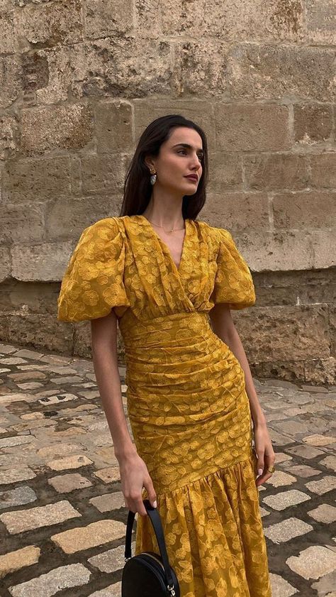 Blanca Padilla Style, Trendy Dress Outfits, Elegant Dresses Classy, Looks Chic, Looks Style, Classy Dress, Trendy Dresses, Fancy Dresses, Modest Outfits