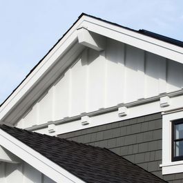 Gable End detail option Gable Trim, Siding Options, Contemporary Exterior, Cottage Exterior, Craftsman Style Homes, Exterior Makeover, Modern Farmhouse Exterior, House Siding, Farmhouse Exterior