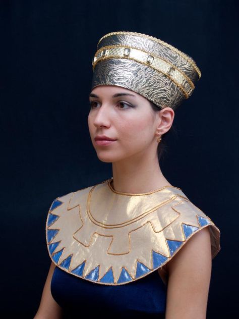 How to Make a Homemade Egyptian Costume - 7 steps Egyptian Diy Costume, Egyptian Fancy Dress, Egyptian Queen Costume, Egyptian Headpiece, Egyptian Headdress, Joseph Costume, Egypt Costume, Egyptian Halloween, Egyptian Collar