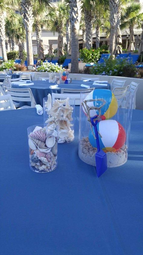 Surf Theme Party Centerpieces, Pool Party Table Centerpieces, Beach Corporate Event, Beach Ball Centerpiece, Beach Party Decorations Indoor, Beach Party Table Decorations, Beach Ball Centerpiece Ideas, Diy Beach Party Decor, Beach Themed Table Centerpieces