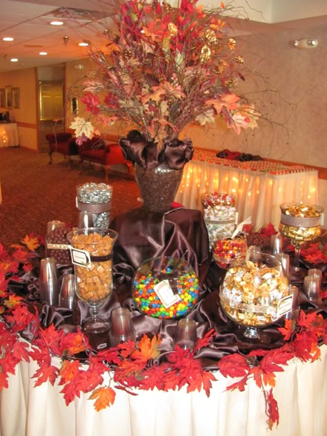 An Autumn inspired candy buffet! Fall Wedding Candy Bar Ideas, Autumn Candy Bar, Fall Candy Bar, Wedding Candy Bar, Candy Buffet Tables, Candy Bar Wedding, Fall Candy, Thanksgiving Pictures, Autumn Inspired