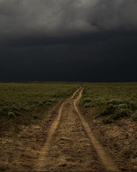 Tornado Pictures, Dark Weather, Rainy Sky, Rainy Day Aesthetic, Pretty Landscapes, Dark Skies, Nature Aesthetic, Pretty Places, Sky Aesthetic