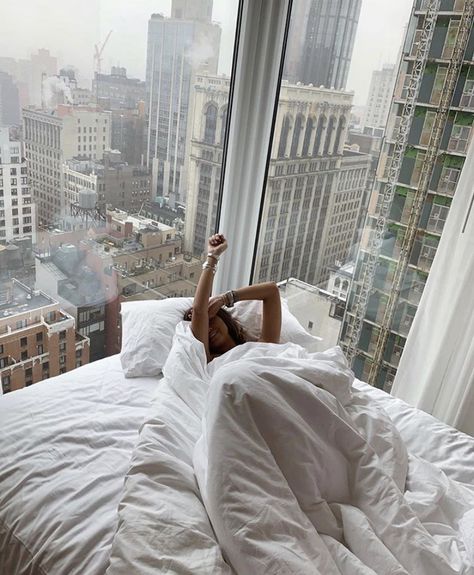 New York Hotels, Bright Paintings, Nyc Life, City Vibe, City Hotel, Dream Apartment, City Girl, City View, City Life