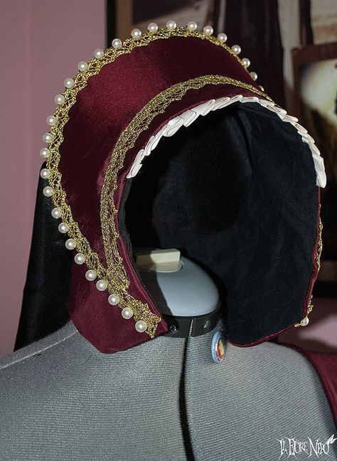 Medieval Headwear, Court Gown, Medieval Dolls, Elizabethan Costume, Medieval Hats, Tudor Court, Tudor Dress, Tudor Fashion, Tudor Costumes