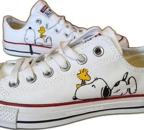 Snoopy Shoes, Painted Converse, Painted Shoes Diy, Converse Outfits, Custom Painted Shoes, Custom Shoes Diy, Converse Trainers, Painted Sneakers, Custom Converse