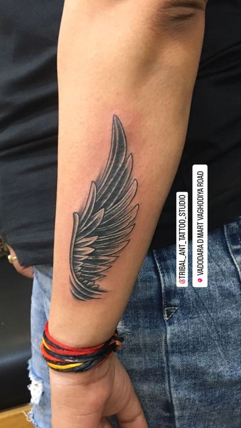 Plumas Tattoo, Fine Tattoos, Small Feather Tattoo, Coverup Tattoo, Crazy Tattoos, Armband Tattoos, Cool Tattoo Drawings, Huawei Wallpapers, Wing Tattoo Designs