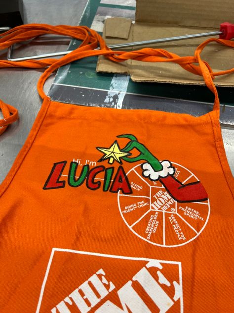 Home Depot Apron Ideas, Holiday Aprons Diy, Grinch Apron, Grinch Home Depot Apron, Hiliday Apron Sayings, Holiday Aprons Sew Thankful, Home Depot Apron, Apron Art, Apron Ideas