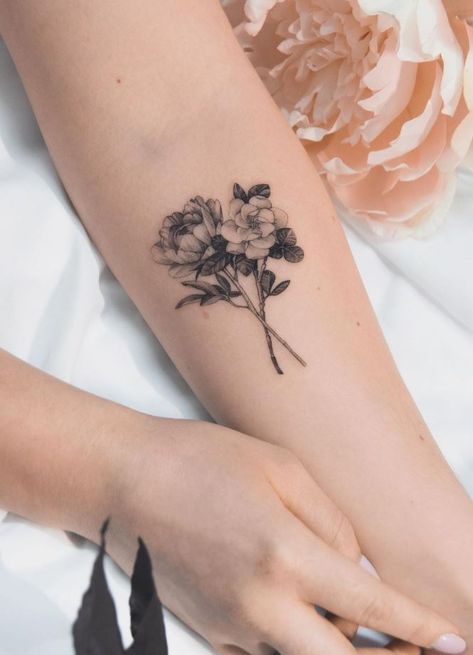 Gray Flowers Tattoo Gardenia Tattoo, Black And Gray Ink Tattoo, Flowers Tattoo, Grey Flowers, Grey Tattoo, Just Style, Trendy Tattoos, Concrete Jungle, Black And Grey Tattoos