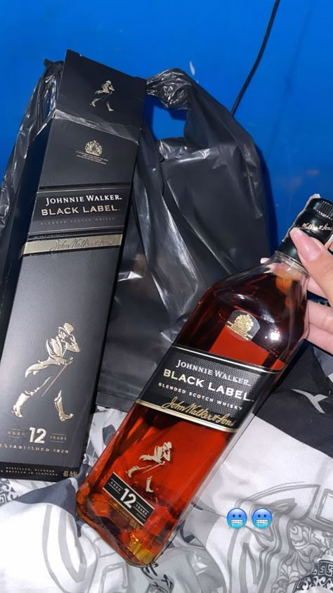 Black Label Snapchat Story, Blue Label Snapchat Story, Red Label Snap, Whisky Fake Story, Drinks Alcohol Snapchat Story, Alcoholic Snapchat, Wine Pub, Do Good Quotes, Johnnie Walker Black Label