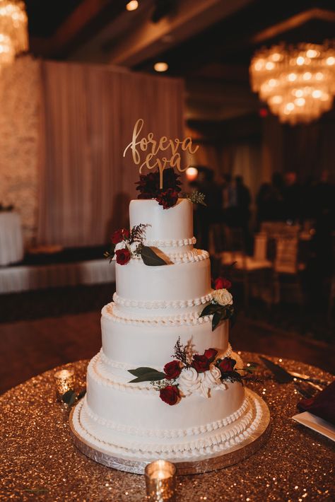 Travis & Lauren's Romantic Burgundy & Gold Wedding - Chicago Style Weddings Wedding Cake Burgundy Flowers, Burgundy Gold Wedding, Burgundy Wedding Cake, Christmas Wedding Cakes, Big Wedding Cakes, Maroon Wedding, Wedding Cake Photos, Winter Wedding Cake, Flower Wall Backdrop