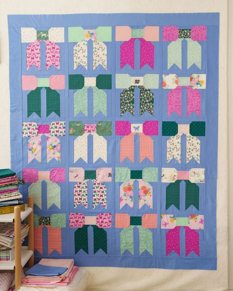 Pencil Quilt Pattern, Bow Quilt Pattern, Bow Quilt, Quilt Background, Patterns Website, Knot Quilt, Bee Cross Stitch, Learn To Quilt, Modern Quilt Blocks