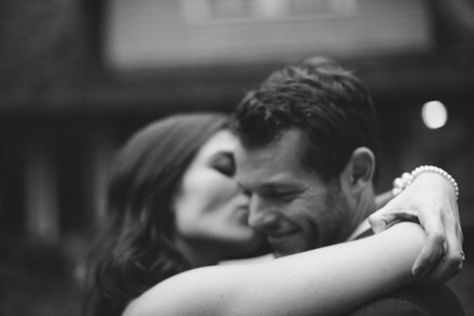 Pinterest: banhthixim12344 Cheek Kiss, Love Actually, White Photo, Hopeless Romantic, Kiss Me, Happily Ever After, Destination Wedding Photographer, Couple Photography, Photo Inspiration