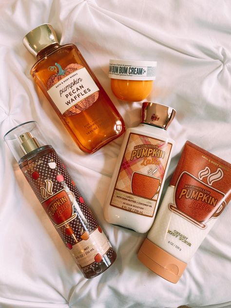 Bath And Body Works Winter Scents, Fall Bath And Body Works Aesthetic, Bath And Body Works Fall Scents, How To Smell Like Pumpkin Spice, Preppy Fall Bath And Body Works, Pumpkin Body Scrub, Pumpkin Bath And Body Works, Fall Smells, Bath And Body Works Fall Candles