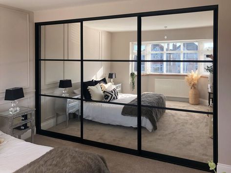 Black Mirrored Wardrobe, Mirrored Wardrobe Doors, Sliding Door Wardrobe Designs, Bedroom Built In Wardrobe, Stylish Doors, Sliding Wardrobe Doors, Wardrobe Interior Design, Wardrobe Design Bedroom, Mirrored Wardrobe