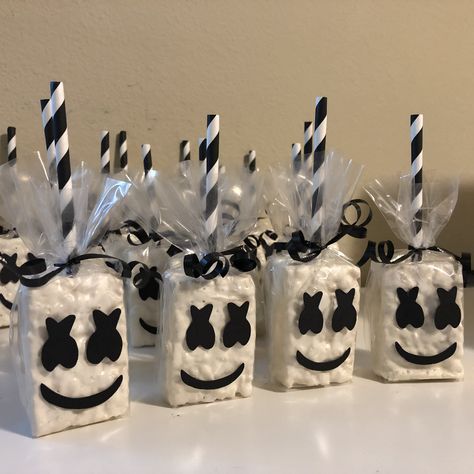 Marshmallow Theme Party, Fornite Snack Ideas, Marshmellow Birthday Party, Marshmallow Fortnite, Fortnite Desserts, Fortnight Decorations, Fortnight Birthday Party, Marshmallow Birthday Party Ideas, Fortnight Party Ideas