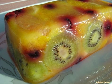 Jelly Bread, Terrine Recipe, Dessert Leger, Desserts Fruit, Fruit Pancakes, Party Food Dessert, Thanksgiving Food Desserts, Peanut Butter Honey, Jello Recipes