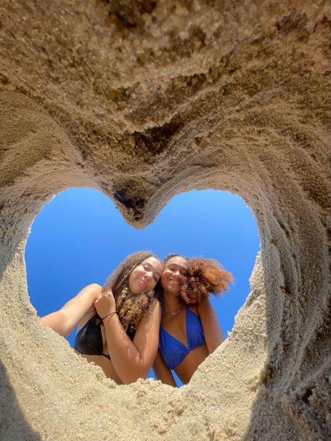 Sand Heart Selfie, Phone In Sand Heart, Heart Hole In Sand Photo, Beach Sand Heart Photo, Creative Beach Photos Inspiration, Heart Hole In Sand, Beach Pictures Heart Sand, Beach Heart Sand Picture, Beach Heart Pictures