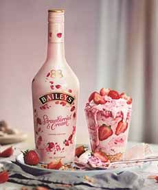 Baileys Drinks Cocktails, Baileys Dessert, Baileys Drinks, Baileys Original Irish Cream, Baileys Recipes, Strawberry Sundae, Irish Cream Liqueur, Strawberry Shortcake Recipes, Shortcake Recipe