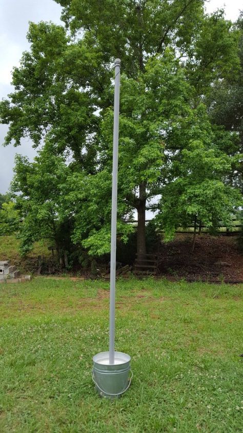 This is an easy DIY for outdoor lighting. These string light poles took only a few minutes and less than $100 to complete. Used with solar lights, they are mobile, but they're also sturdy enough to be left outside all the time. String Light Poles, Ideas Terraza, Outdoor Lighting Ideas, Outdoor Lighting Design, Diy String Lights, Diy Outdoor Lighting, Outdoor Remodel, Light Pole, Outdoor Diy Projects