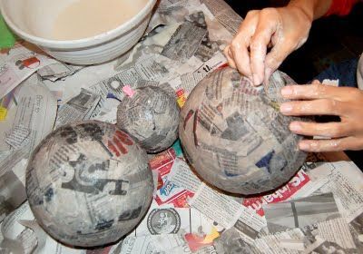 Papier Mache Planets. http://www.instructables.com/id/Papier-Mache-Planets/step7/Im-ready-for-my-closeup/ Diy Solar System Project, Solar System Projects For Kids, Diy Solar System, Planet Project, Solar System For Kids, Solar System Model, Solar System Projects, Solar System Crafts, Solar Energy Diy