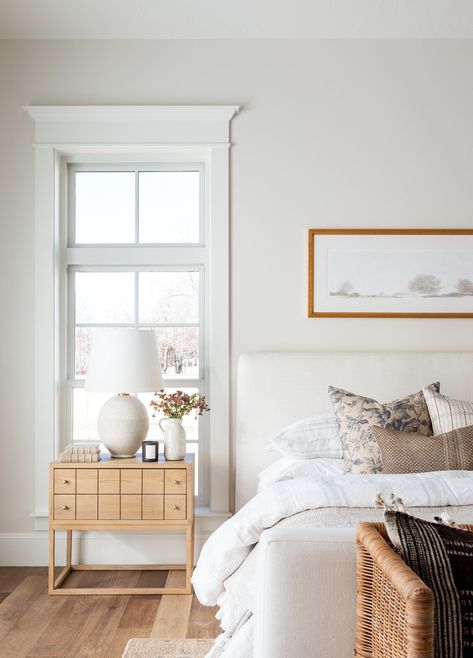 The Best White Paint Colors For Every Home Neutral Guest Bedroom, Sherwin Williams Alabaster, White Bedrooms, Shoji White, Greige Paint Colors, Peaceful Bedroom, Best White Paint, Favorite Paint Colors, White Paint Colors