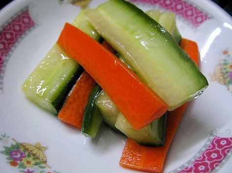 chinese pickle cantonese recipe Chinese Pickles, Sweet Appetizer, Chinese Vegetables, Kim Chi, Cucumber Recipes, Sweet Pickles, Pickled Vegetables, Pickling Cucumbers, Chinese Recipes