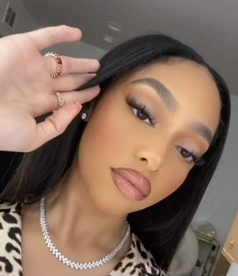 Soft Glam Light Skin, Soft Glam Makeup Black Women Light Skin, Jodie Woods Makeup, Light Glam Makeup, Baddie Makeup Glam, Sweet 16 Makeup, Jodie Woods, Light Skin Makeup, Birthday Makeup Looks