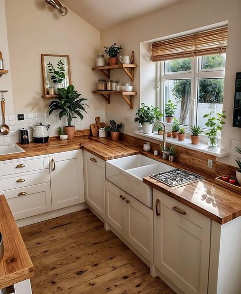 Cozy Homes, House Vibes, Small Kitchen Decor, Farmhouse Kitchen Design, Small Cottage, Kitchen Inspiration Design, Pantry Design, Trendy Kitchen, Cottage Kitchen