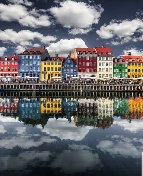 Copenhagen Living, Monte Everest, Copenhagen Travel, Colorful Buildings, Colourful Buildings, Voyage Europe, Wonderful Picture, Destination Voyage, Copenhagen Denmark