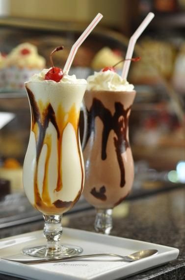 Resipi Kek, Ice Cream Sundaes, Fast Foods, Milkshake Recipes, Milk Shakes, Milk Shake, Sweet Drinks, Food Drinks Dessert, Milkshakes