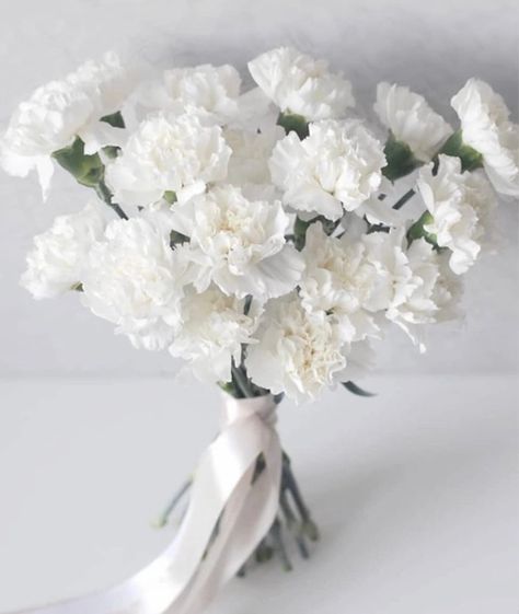 White Carnation Boutonniere, Carnation Flower Wedding, White Carnation Bouquet, Carnation Wedding Bouquet, Bouquet Shapes, Carnation Boutonniere, Carnation Wedding, Carnation Bouquet, Flower Vase Arrangements