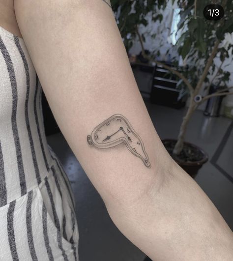 Salvador Dali Tattoo Ideas, Famous Art Tattoo, Tattoo On Black Women, Tattoo For Women Arm, Salvador Dali Tattoo, Small Dope Tattoos, Dali Tattoo, Tattoo Finger, Gold Tattoo