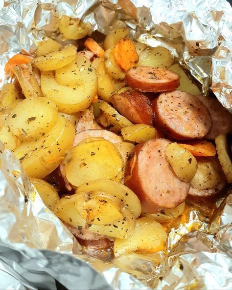 Hobo Foil Packets, Sausage And Gravy, Hobo Dinner, Hobo Dinners, Recipe To Cook, Easy Dinner Options, Honey Barbecue, Grandma's Recipes, Foil Packet Meals