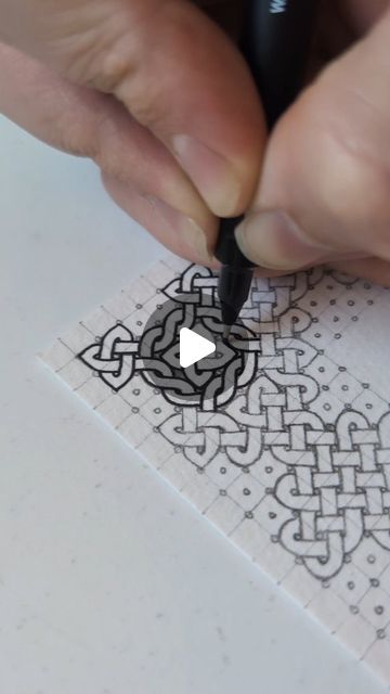 Drawing Celtic Knots, Norse Knotwork, Knotwork Border, Knot Drawing, Celtic Knot Drawing, Celtic Knotwork Design, C Art, Zen Tangles, Graph Paper Drawings