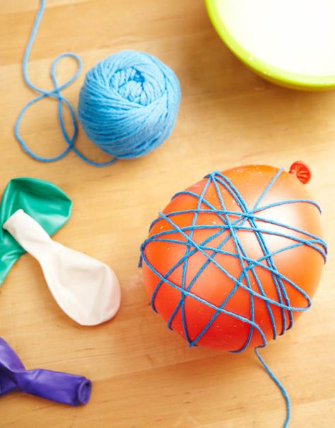 Diy Yarn Balls, Blowing Up Balloons, Yarn Balls, Diy Yarn, Halloween Centerpiece, Yarn Diy, Yarn Ball, Summer Crafts, Yarn Crafts