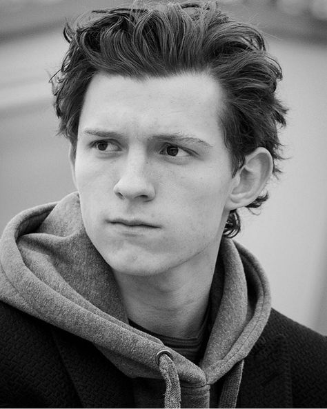 Tom Holland Face, Fotos Hd 4k, Spiderman Christmas, Peter Parker Spiderman, Tom Holland Imagines, Tom Holland Peter Parker, Tom Holland Spiderman, Men's Toms, Tommy Boy